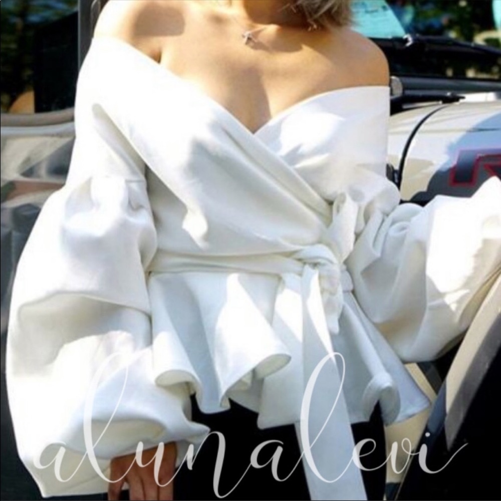 🔥LAST ONE!🔥 BALLOON SLEEVE WRAP BLOUSE - Picture 2 of 7